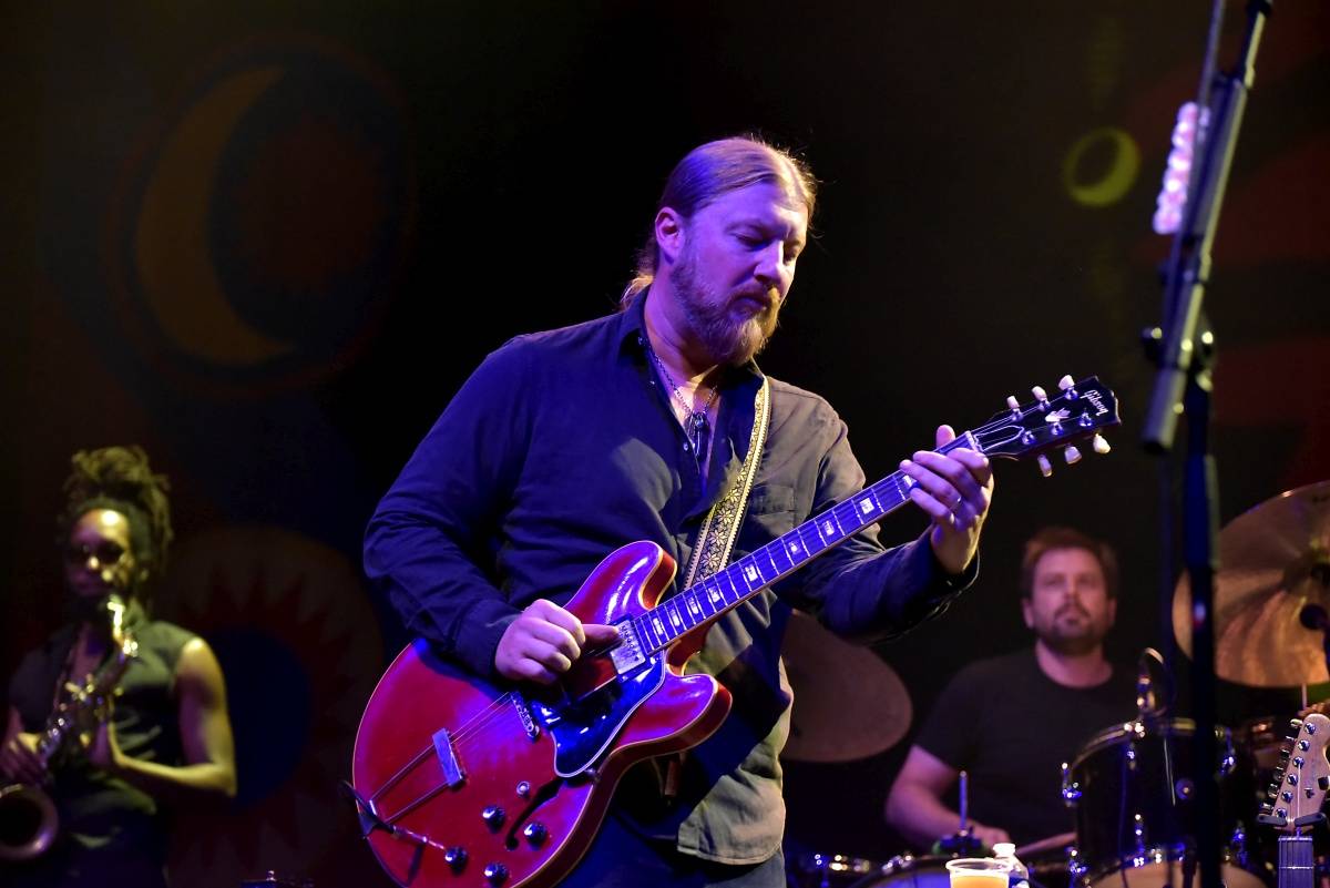 Bluesrockový kamion Tedeschi Trucks Band převálcoval Forum Karlín