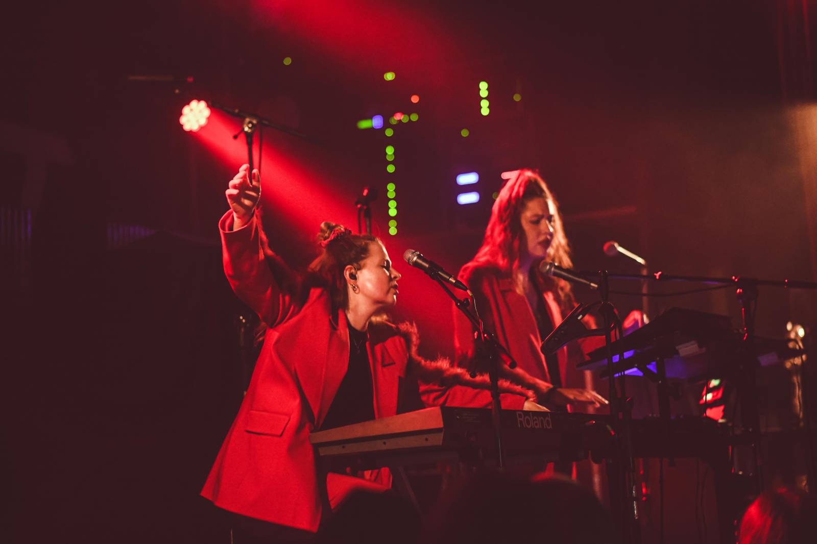 Frontman Blackout Problems se v Berlíně nechal nosit na rukou