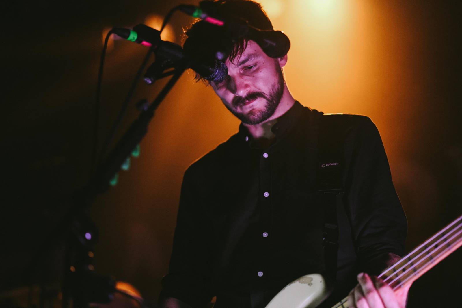 Frontman Blackout Problems se v Berlíně nechal nosit na rukou