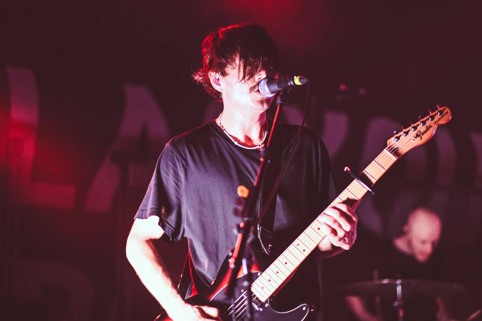 Frontman Blackout Problems se v Berlíně nechal nosit na rukou