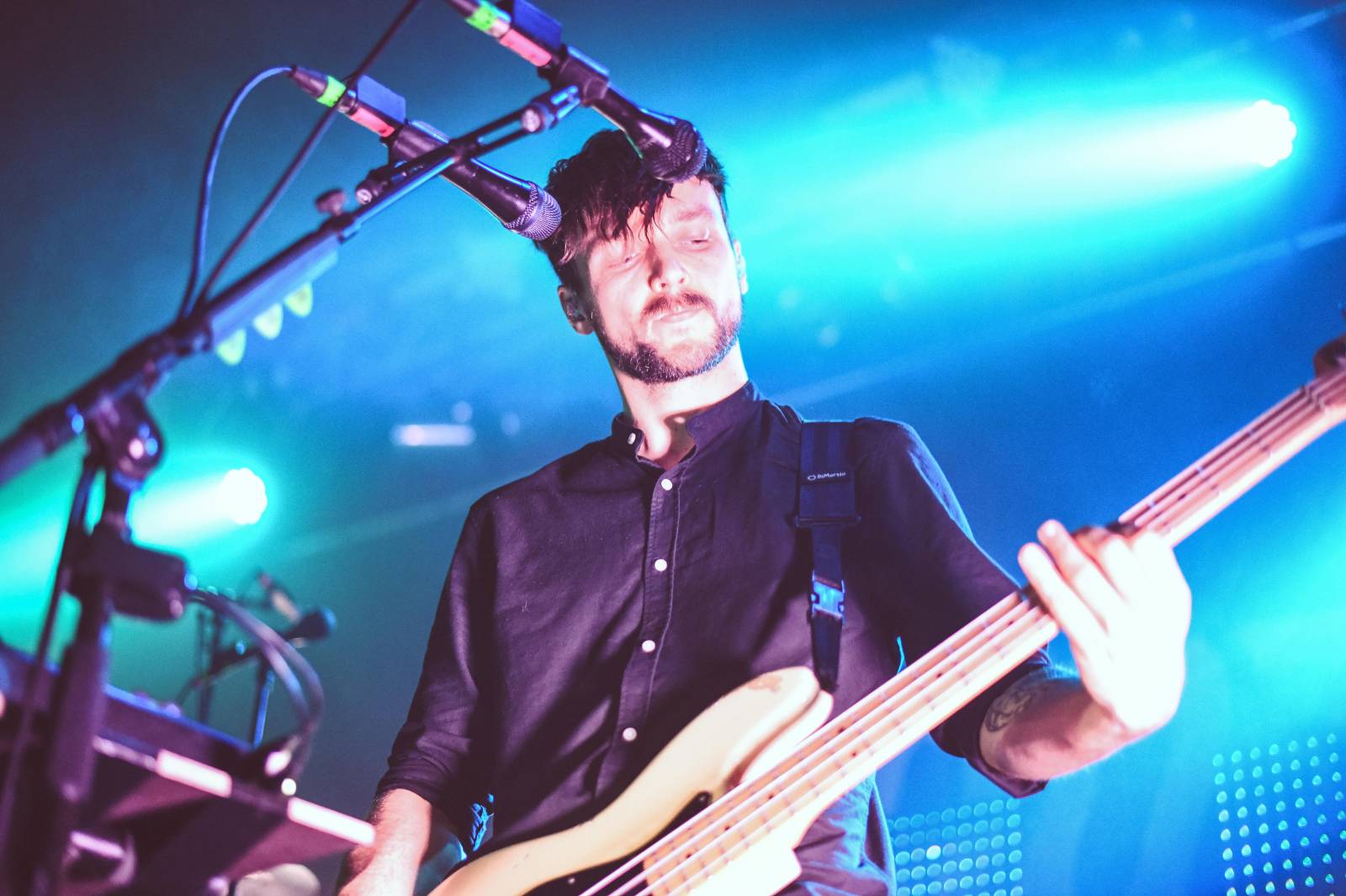 Frontman Blackout Problems se v Berlíně nechal nosit na rukou