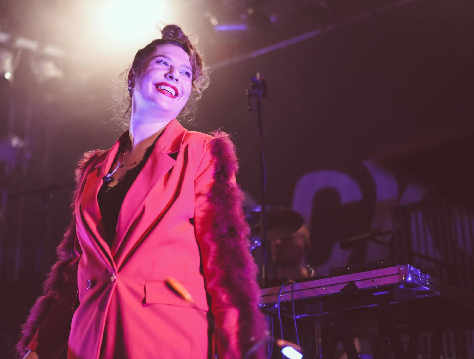 Frontman Blackout Problems se v Berlíně nechal nosit na rukou