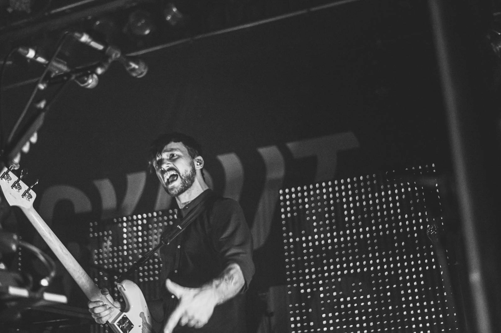 Frontman Blackout Problems se v Berlíně nechal nosit na rukou