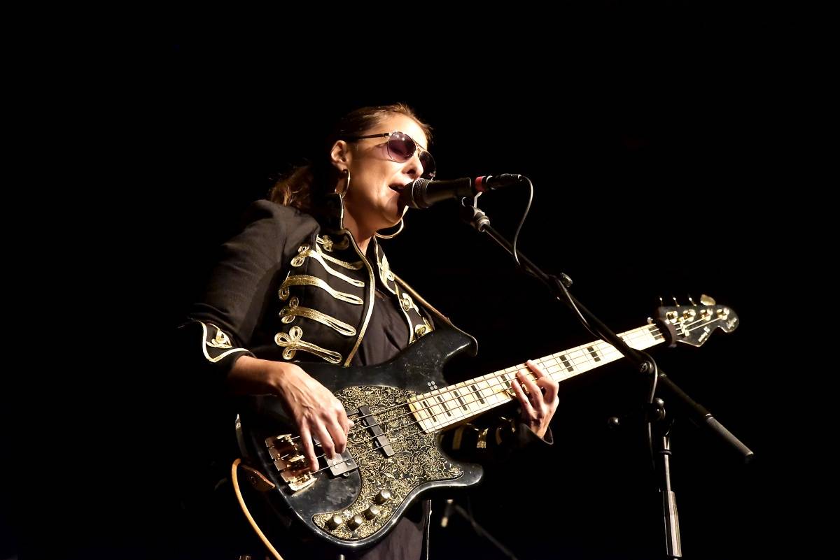 Princova baskytaristka Ida Nielsen zazářila v Praze