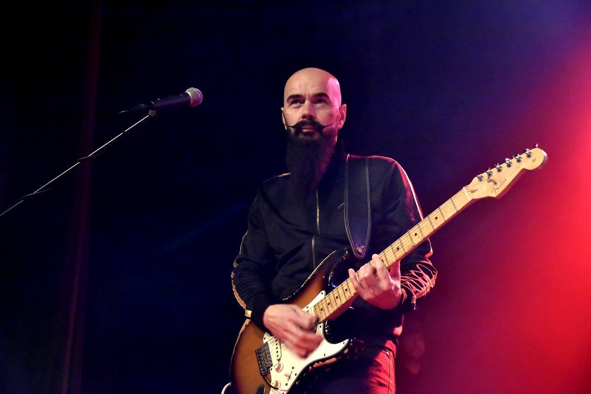 Princova baskytaristka Ida Nielsen zazářila v Praze