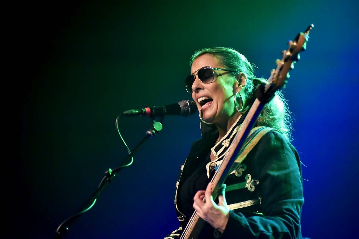 Princova baskytaristka Ida Nielsen zazářila v Praze