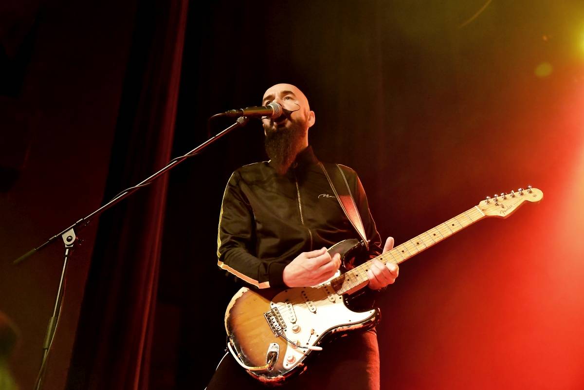 Princova baskytaristka Ida Nielsen zazářila v Praze