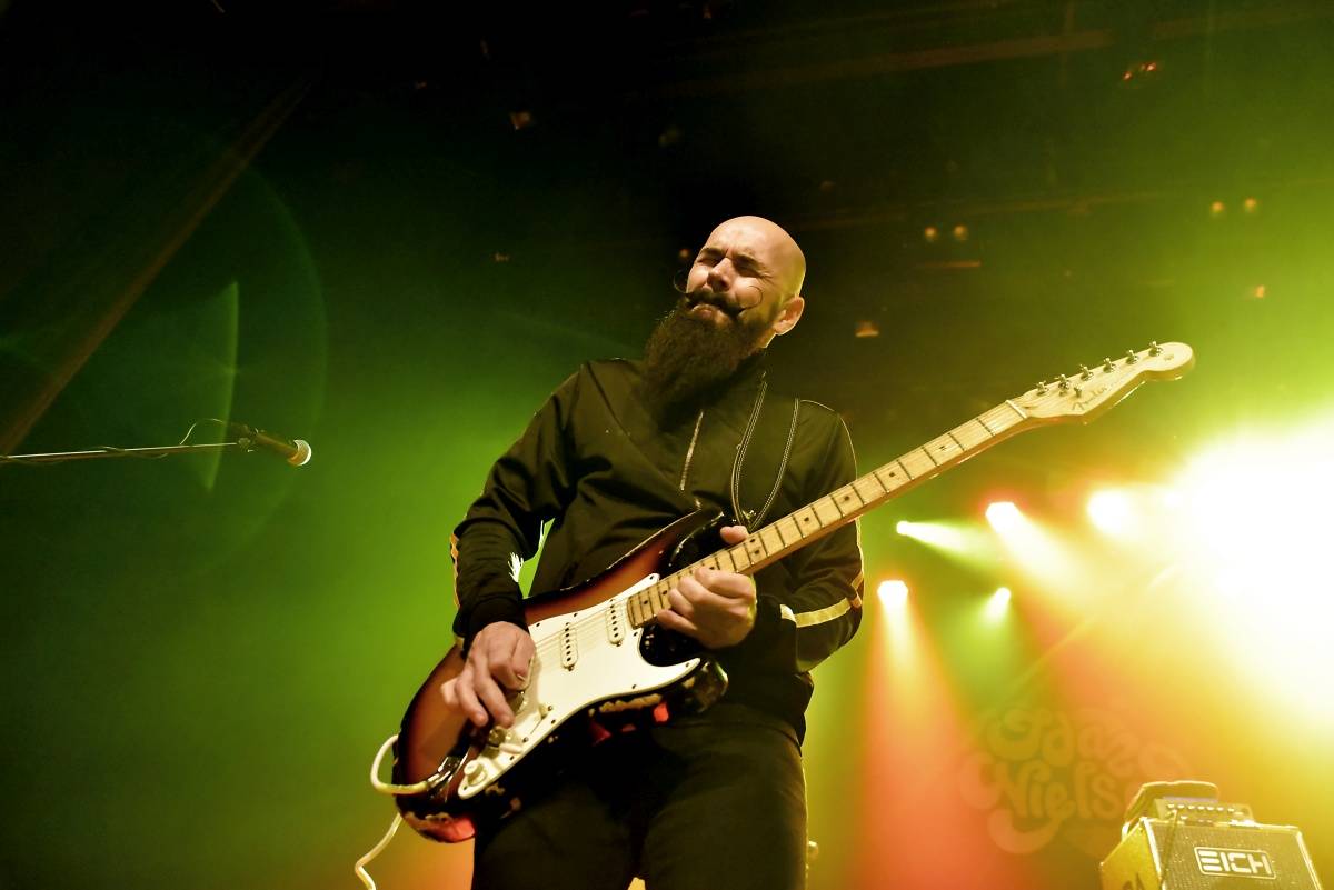 Princova baskytaristka Ida Nielsen zazářila v Praze