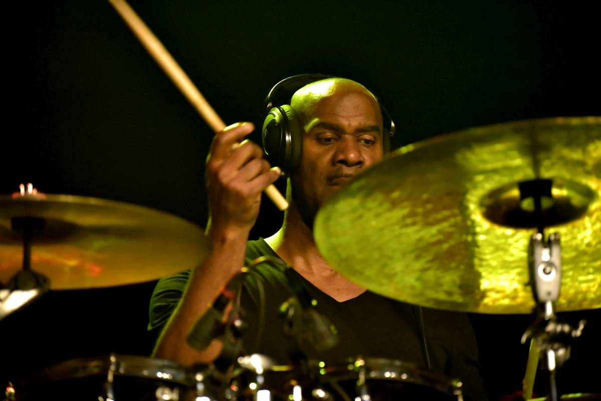 Princova baskytaristka Ida Nielsen zazářila v Praze