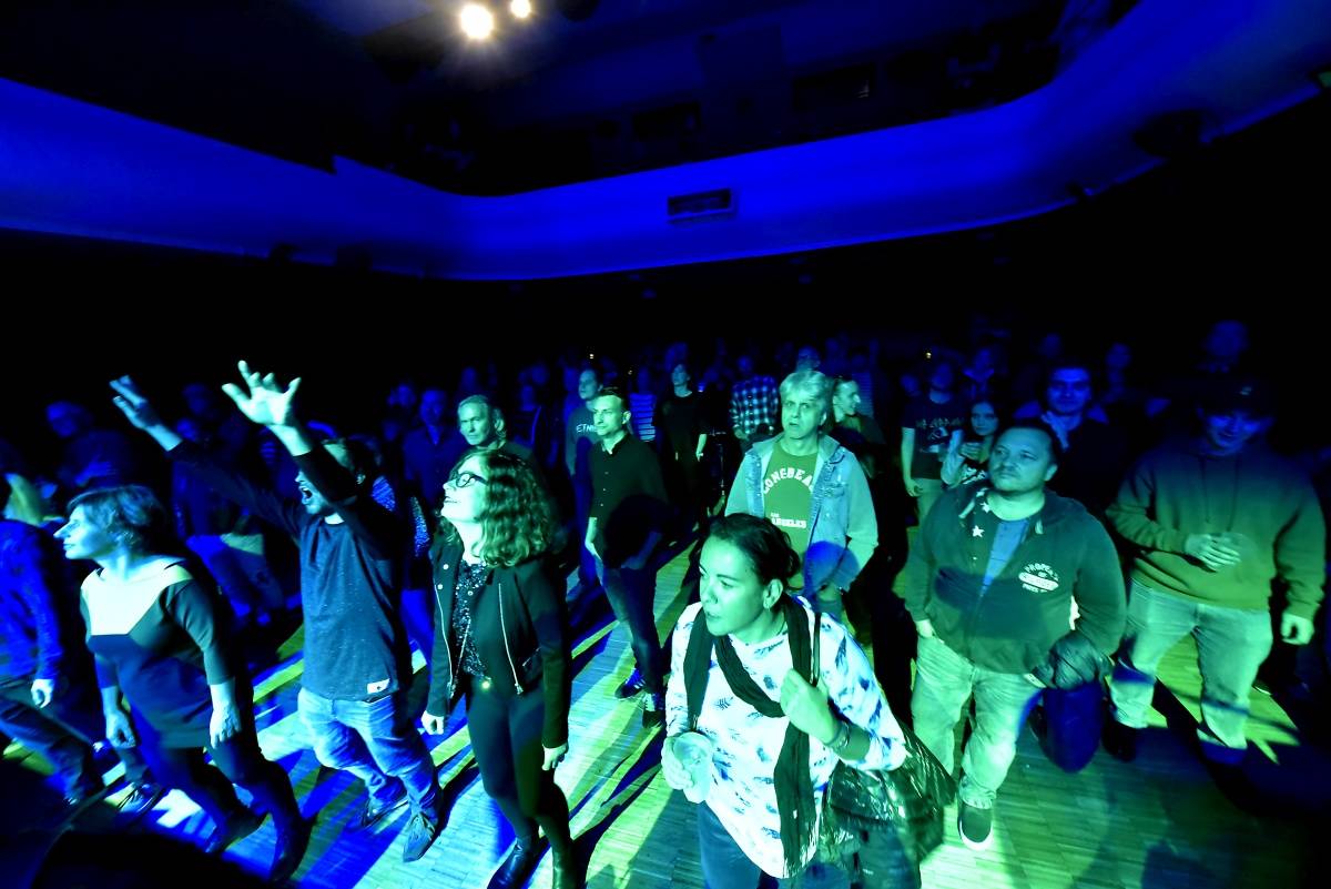 Princova baskytaristka Ida Nielsen zazářila v Praze