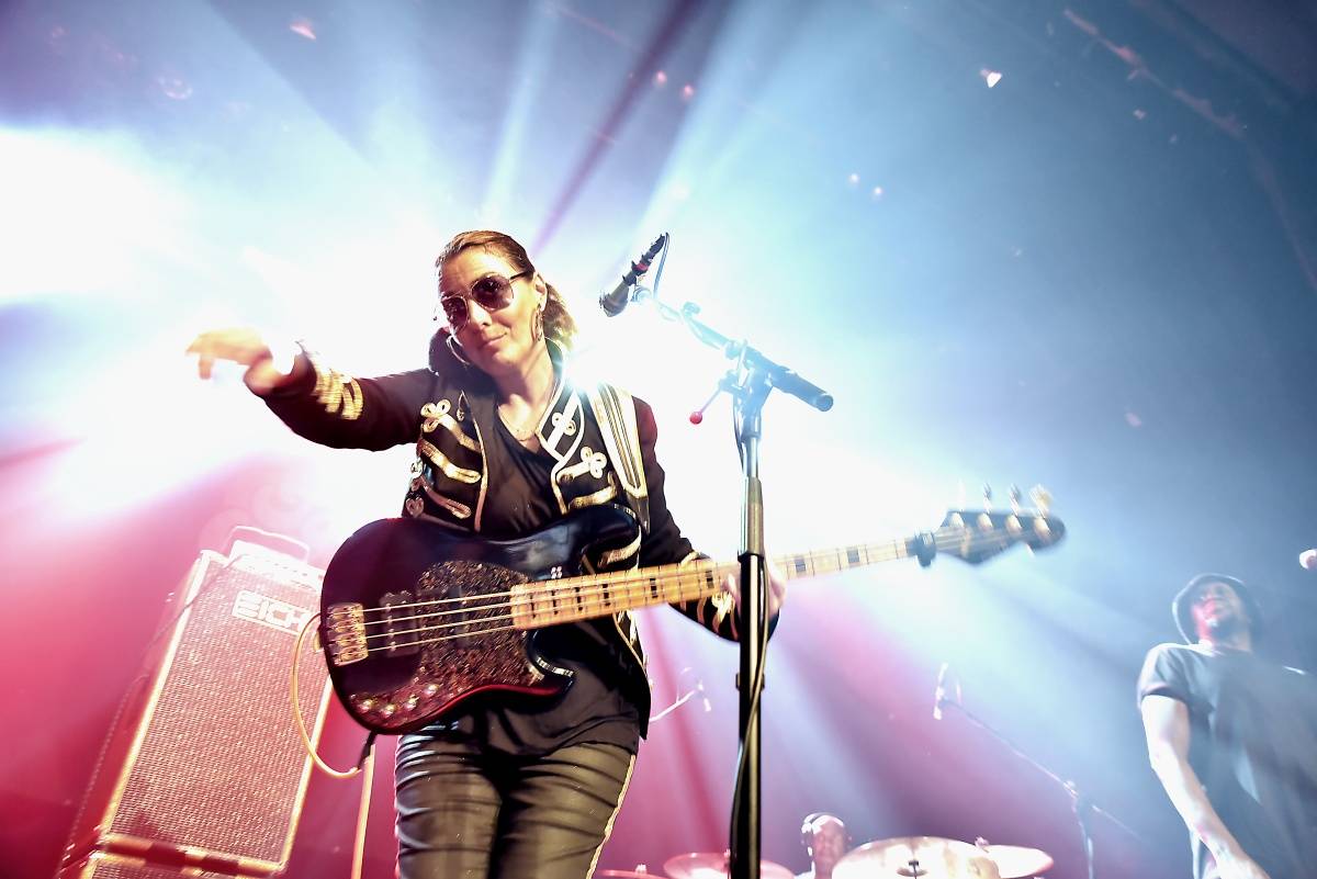 Princova baskytaristka Ida Nielsen zazářila v Praze