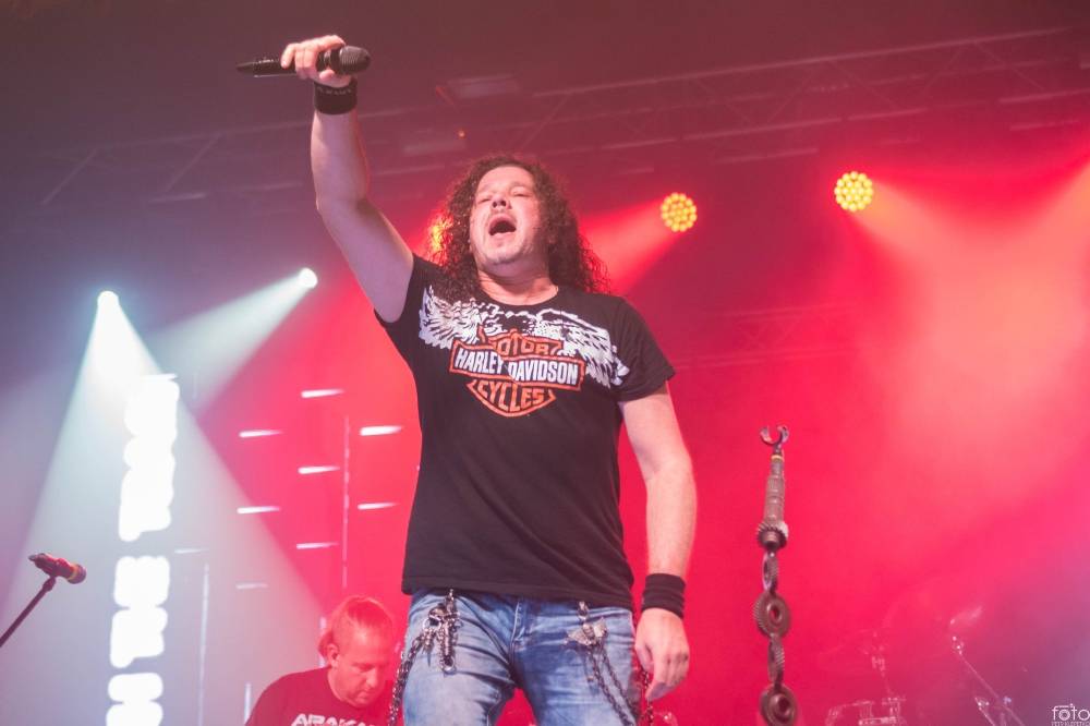 Arakain rozburácel Polnou u Jihlavy, předskakovali mu Booters