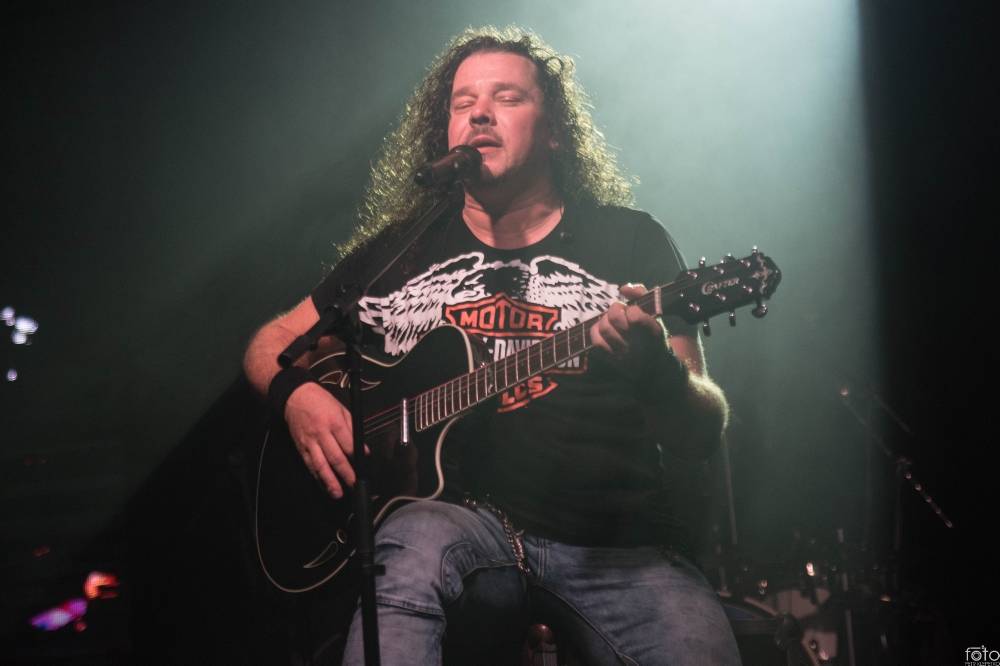 Arakain rozburácel Polnou u Jihlavy, předskakovali mu Booters