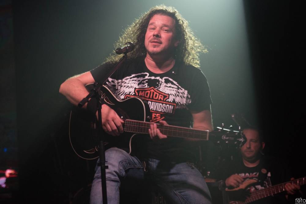 Arakain rozburácel Polnou u Jihlavy, předskakovali mu Booters