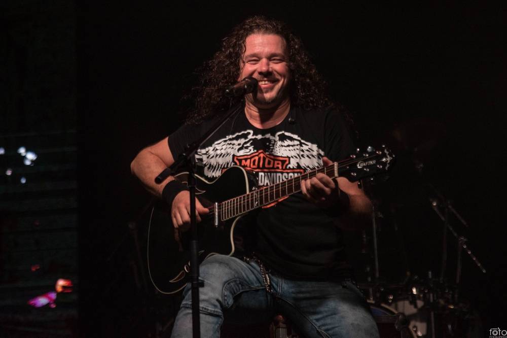 Arakain rozburácel Polnou u Jihlavy, předskakovali mu Booters