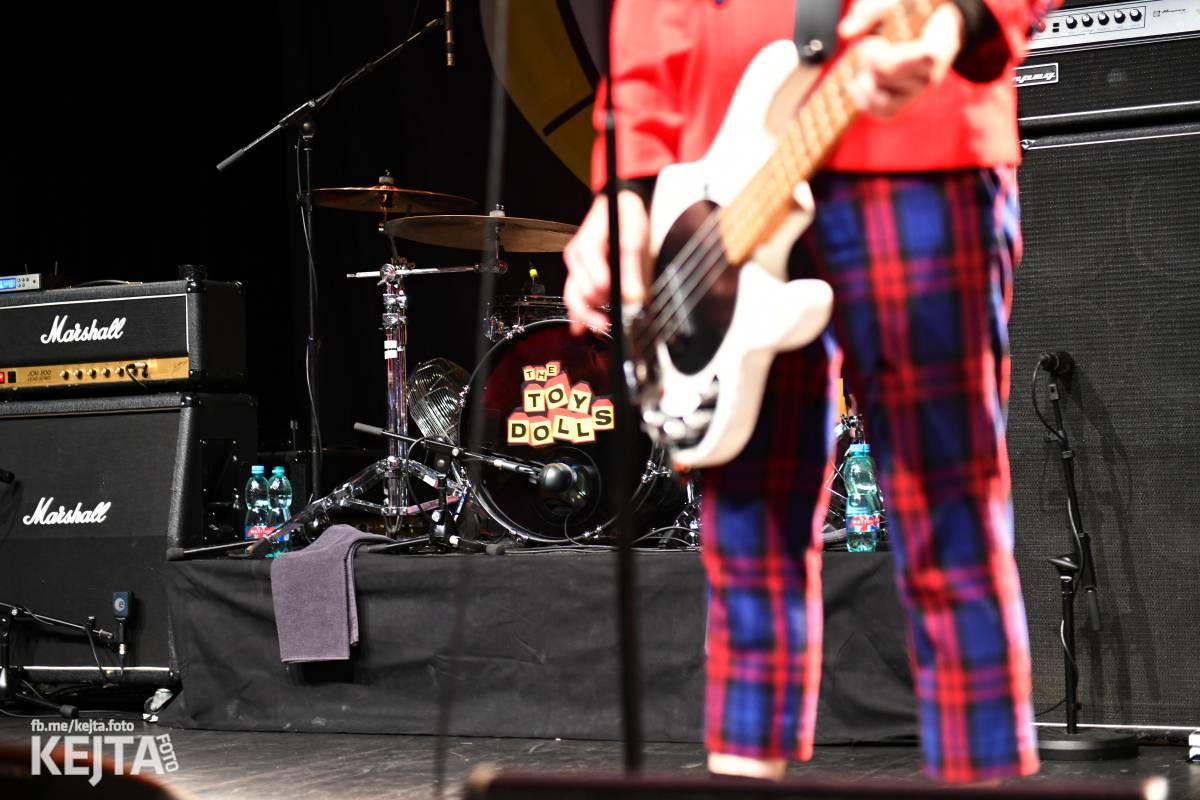 Punkoví Toy Dolls zaplnili pražské Divadlo Archa