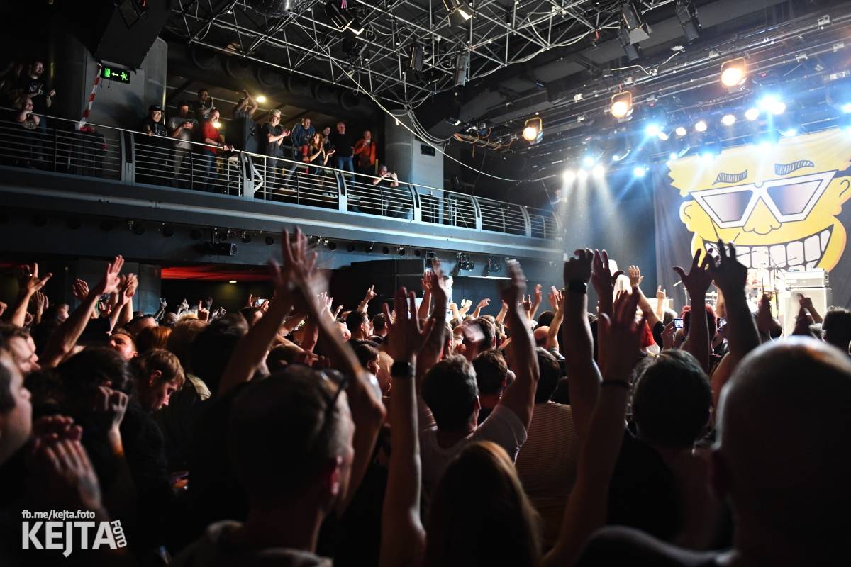 Punkoví Toy Dolls zaplnili pražské Divadlo Archa