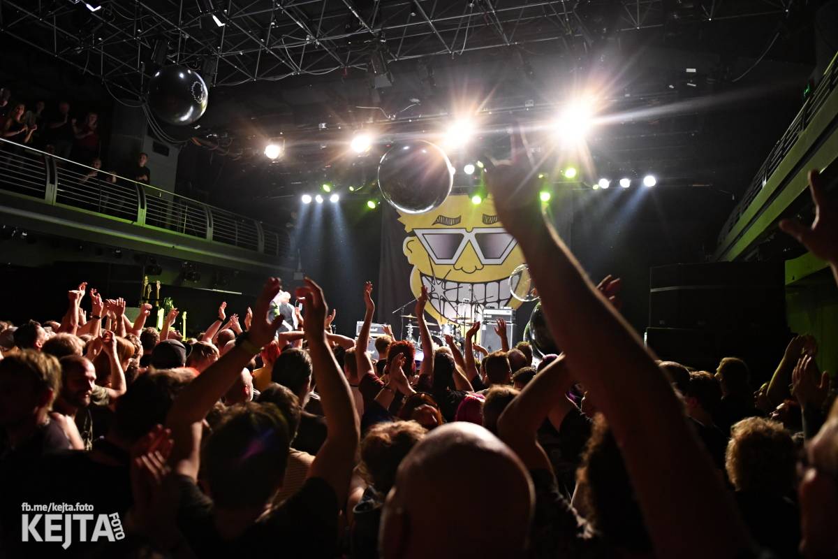 Punkoví Toy Dolls zaplnili pražské Divadlo Archa