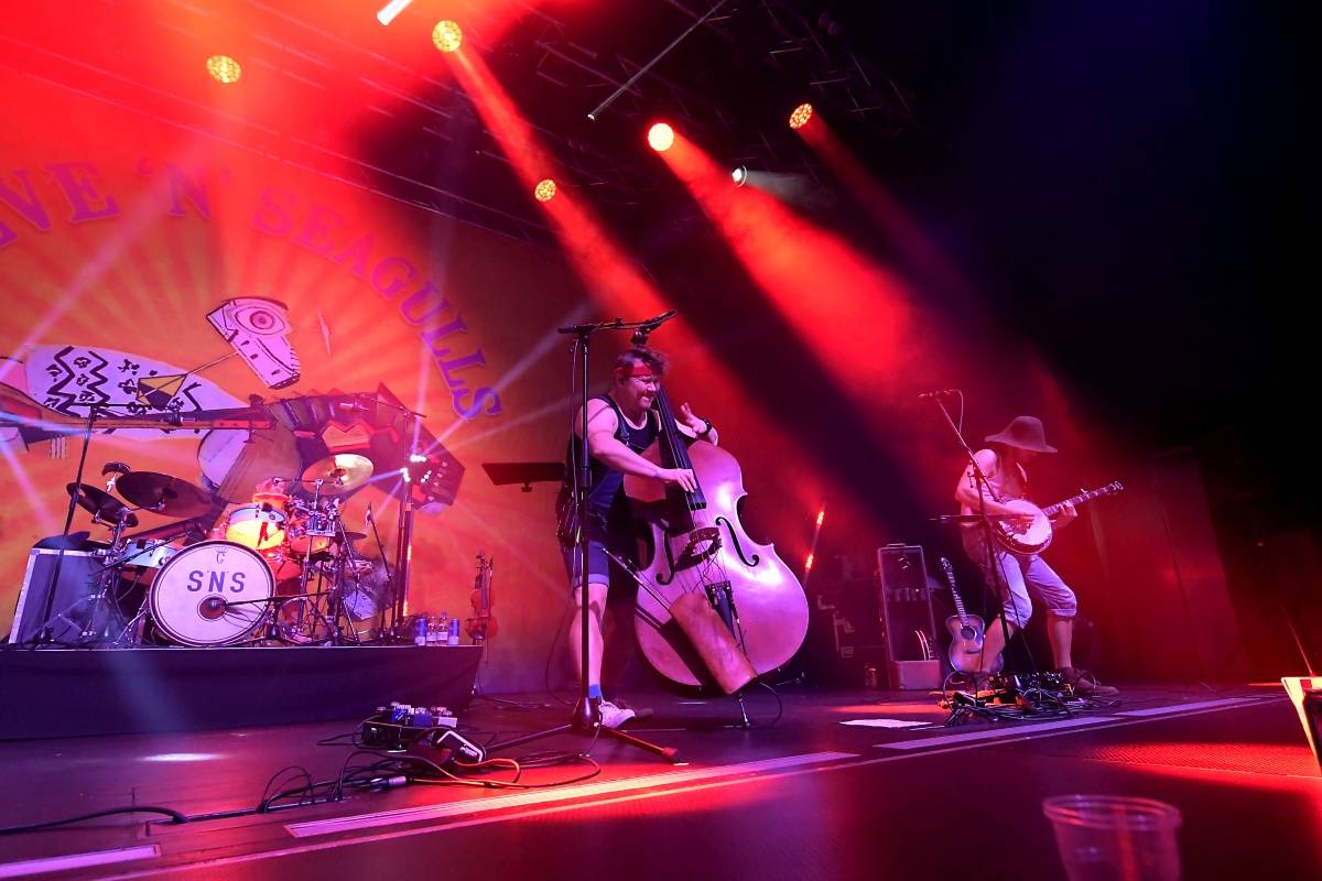 Finští Steve'N'Seagulls předvedli brněnskému Sonu rockové pecky v bluegrassovém hávu