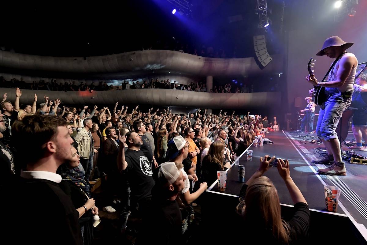 Finští Steve'N'Seagulls předvedli brněnskému Sonu rockové pecky v bluegrassovém hávu