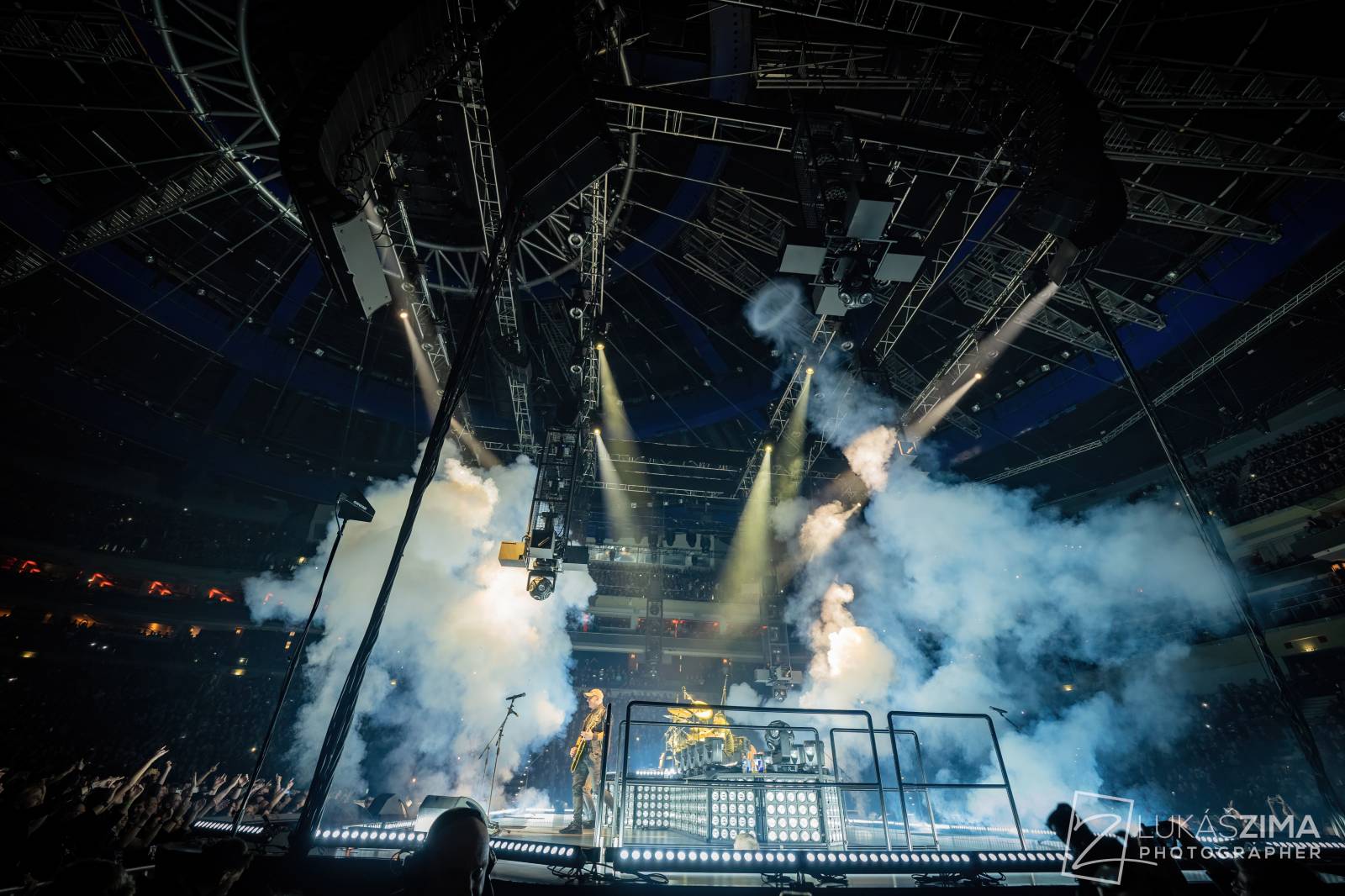 Kabát potvrdil, že stále patří mezi českou rockovou špičku. V Praze s ním zpívala celá O2 arena