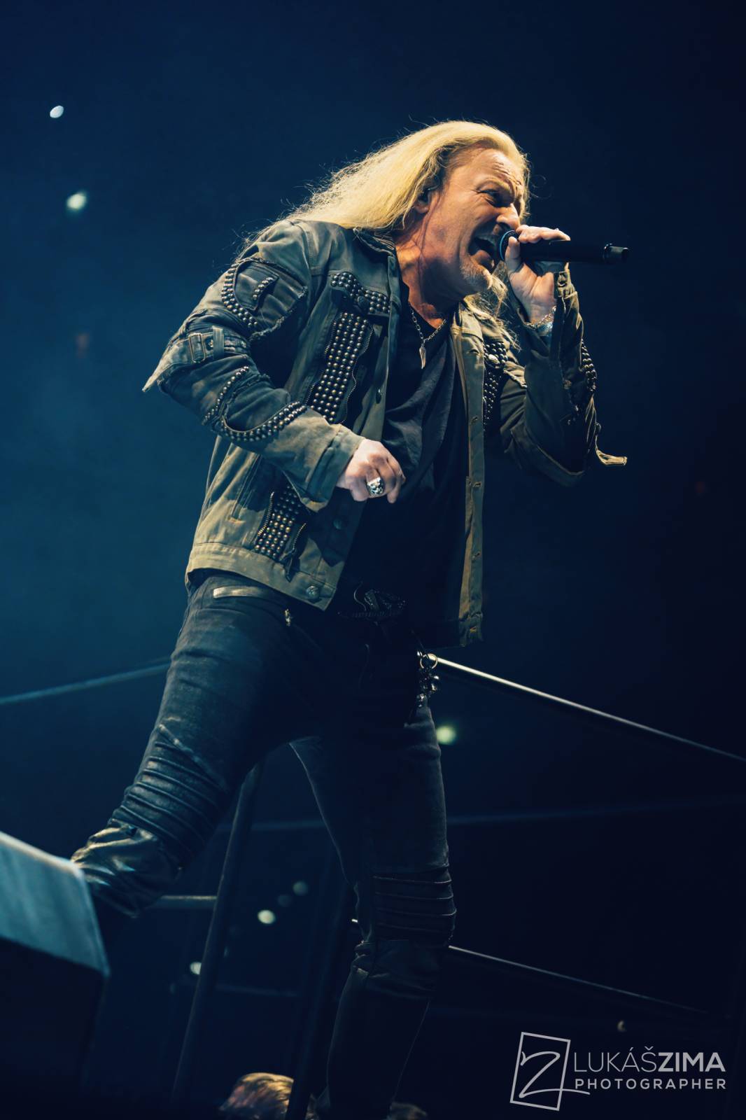 Kabát potvrdil, že stále patří mezi českou rockovou špičku. V Praze s ním zpívala celá O2 arena