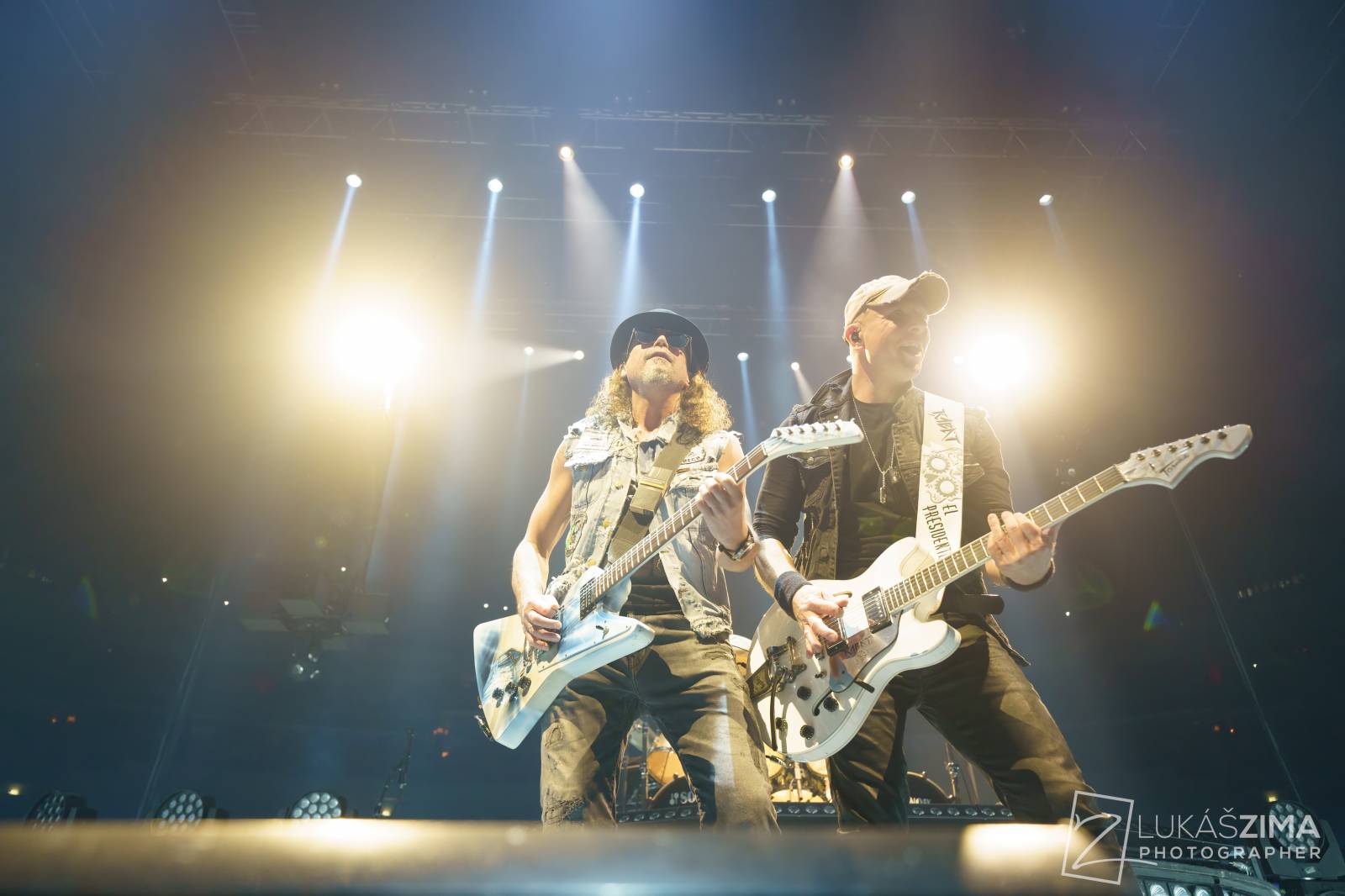 Kabát potvrdil, že stále patří mezi českou rockovou špičku. V Praze s ním zpívala celá O2 arena