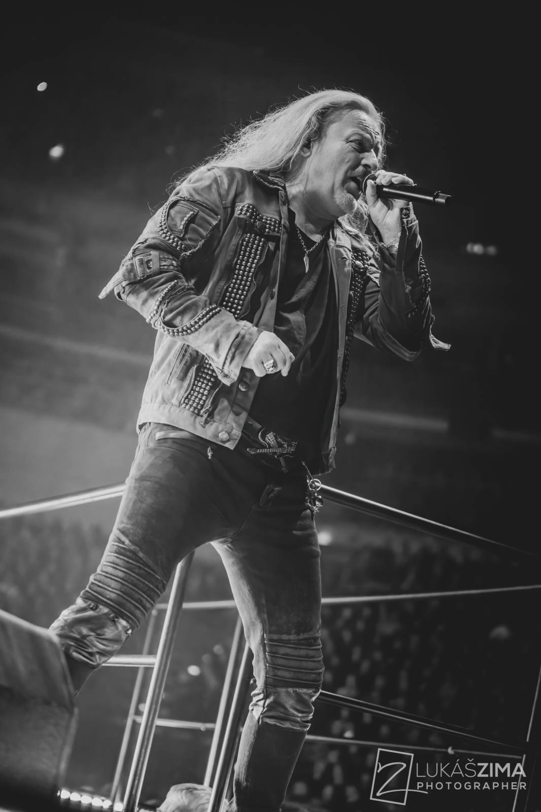 Kabát potvrdil, že stále patří mezi českou rockovou špičku. V Praze s ním zpívala celá O2 arena