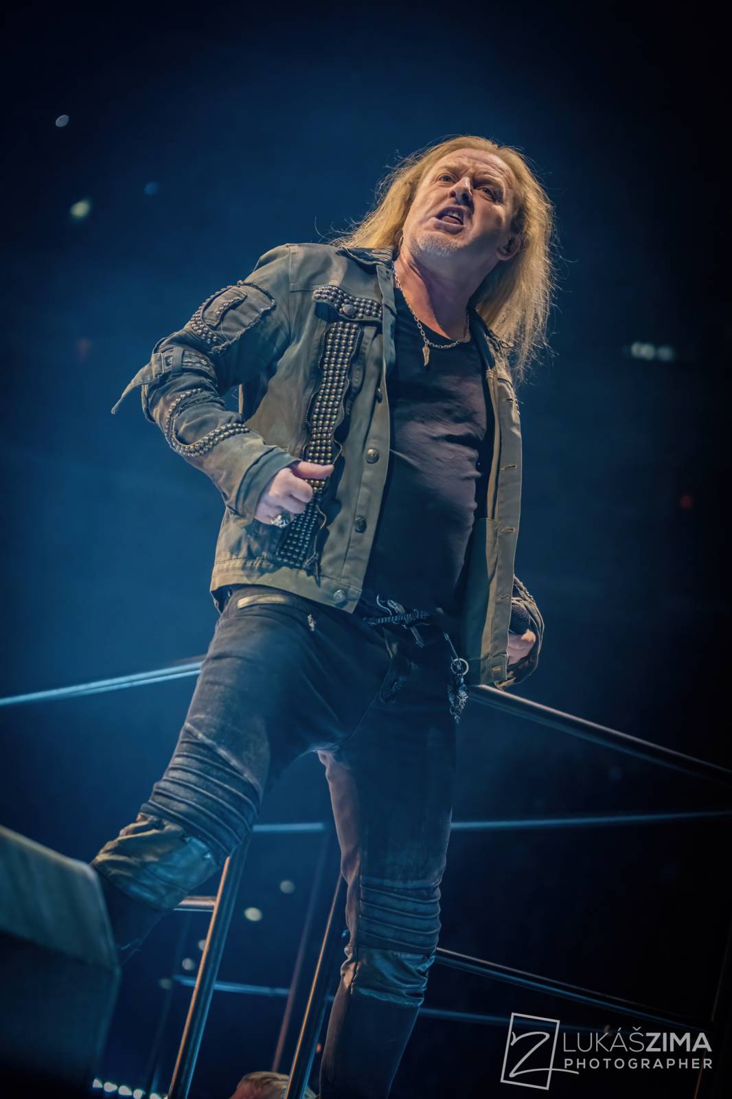 Kabát potvrdil, že stále patří mezi českou rockovou špičku. V Praze s ním zpívala celá O2 arena