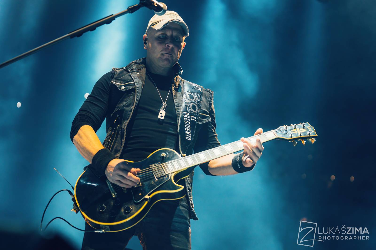 Kabát potvrdil, že stále patří mezi českou rockovou špičku. V Praze s ním zpívala celá O2 arena