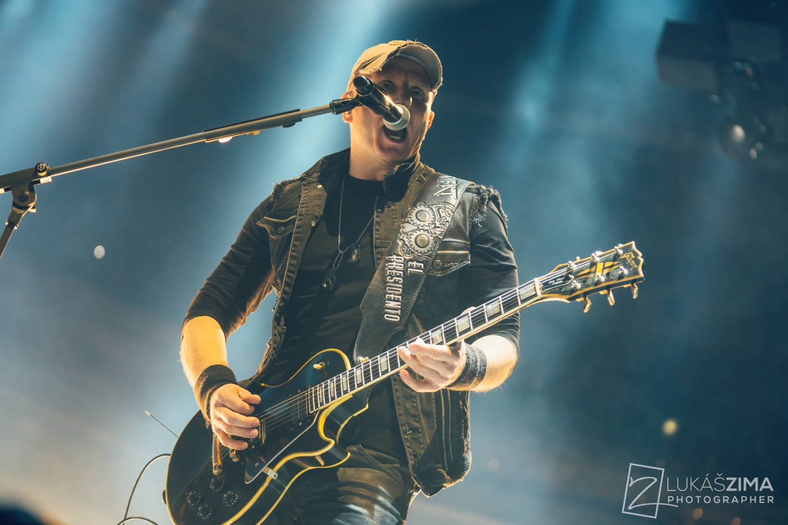 Kabát potvrdil, že stále patří mezi českou rockovou špičku. V Praze s ním zpívala celá O2 arena