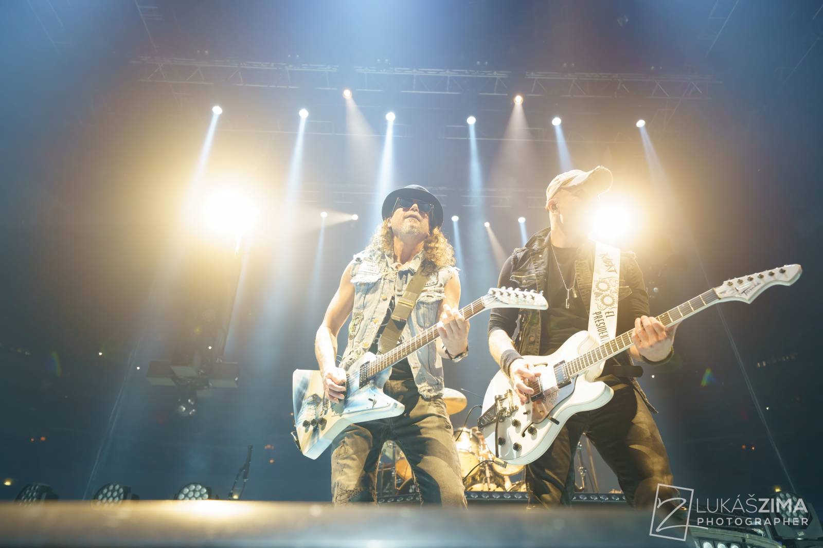 Kabát potvrdil, že stále patří mezi českou rockovou špičku. V Praze s ním zpívala celá O2 arena