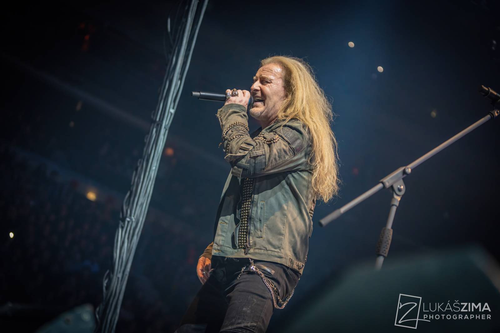 Kabát potvrdil, že stále patří mezi českou rockovou špičku. V Praze s ním zpívala celá O2 arena