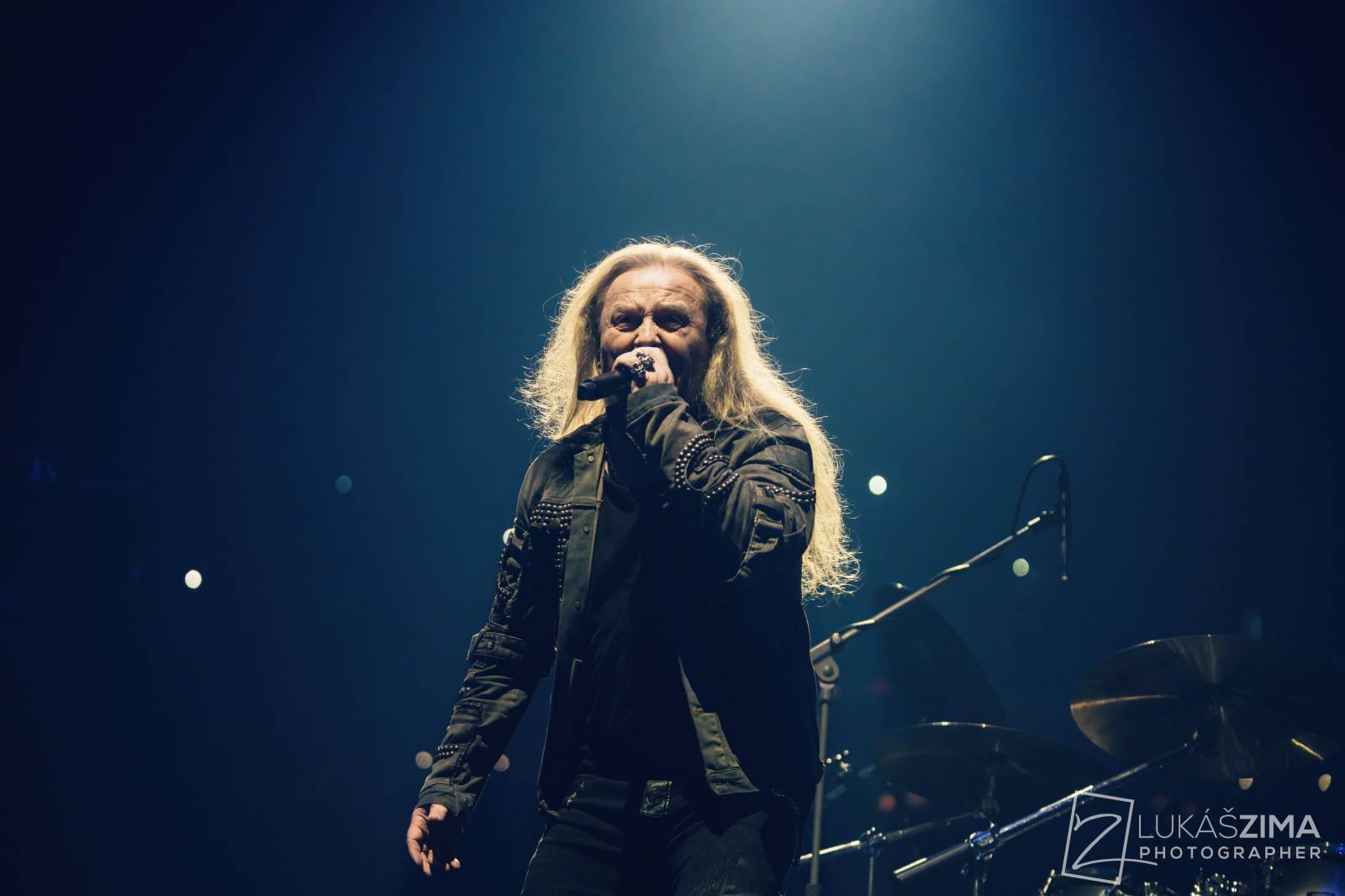 Kabát potvrdil, že stále patří mezi českou rockovou špičku. V Praze s ním zpívala celá O2 arena