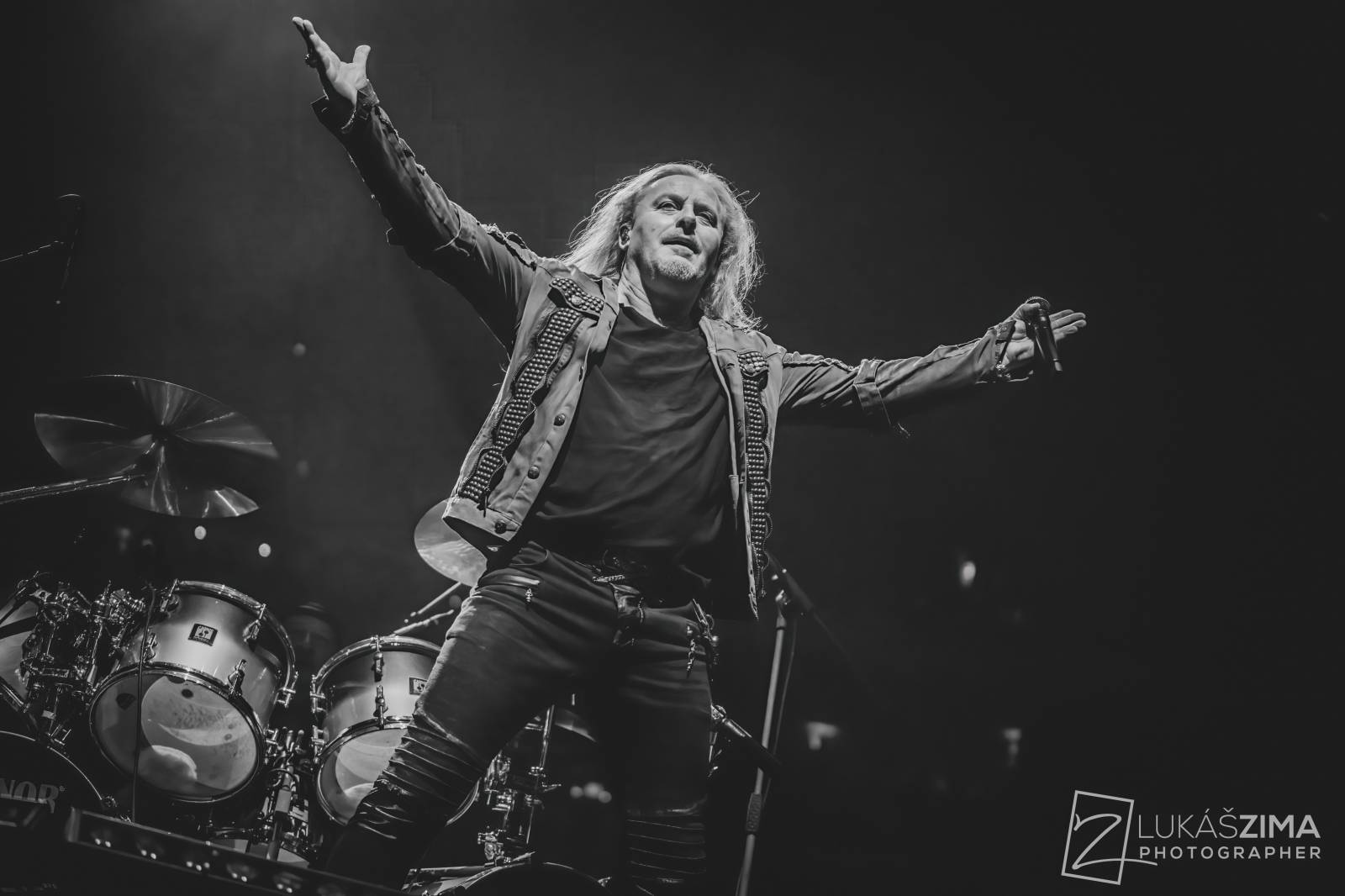 Kabát potvrdil, že stále patří mezi českou rockovou špičku. V Praze s ním zpívala celá O2 arena