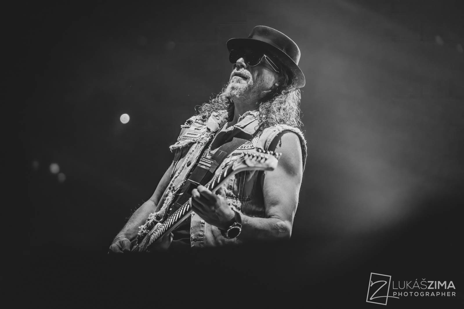 Kabát potvrdil, že stále patří mezi českou rockovou špičku. V Praze s ním zpívala celá O2 arena