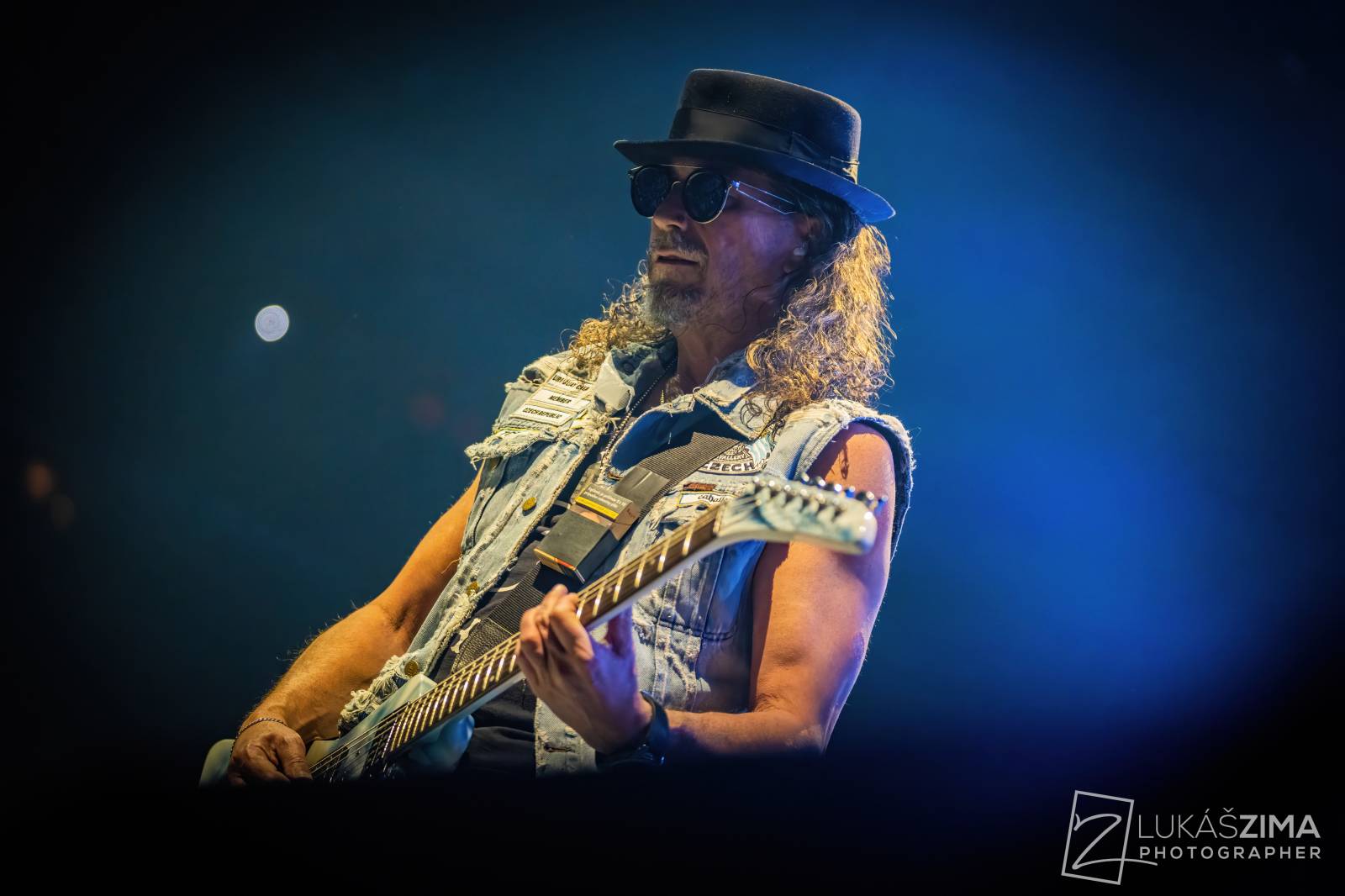 Kabát potvrdil, že stále patří mezi českou rockovou špičku. V Praze s ním zpívala celá O2 arena