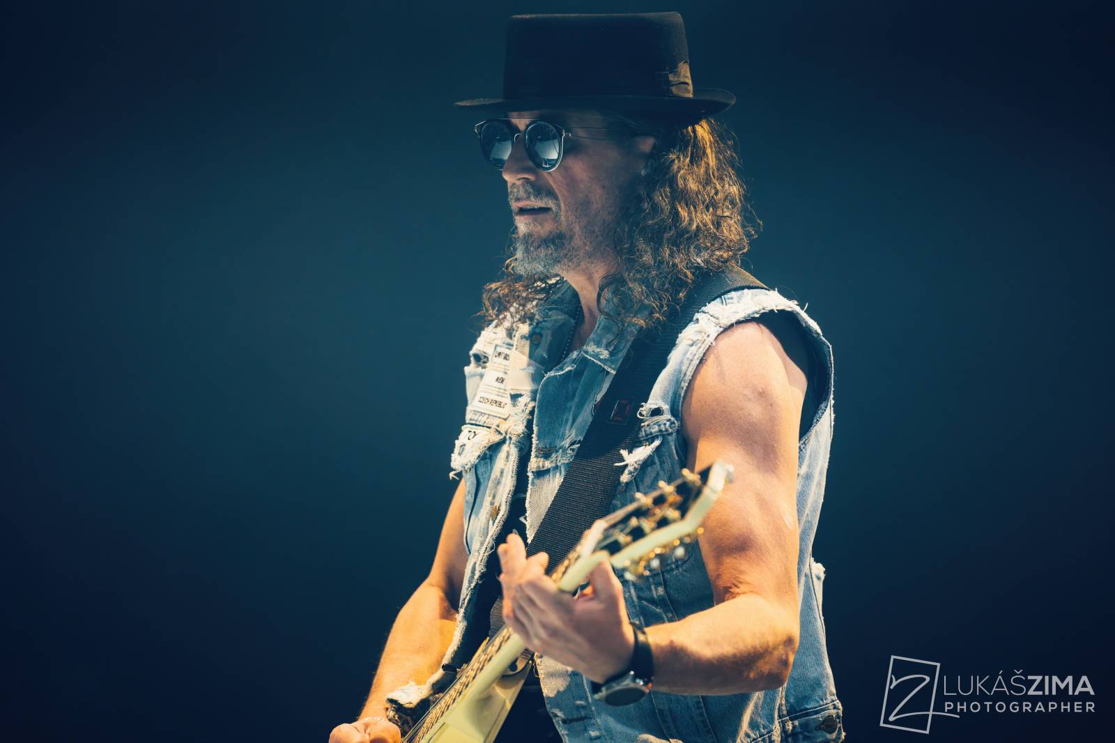 Kabát potvrdil, že stále patří mezi českou rockovou špičku. V Praze s ním zpívala celá O2 arena