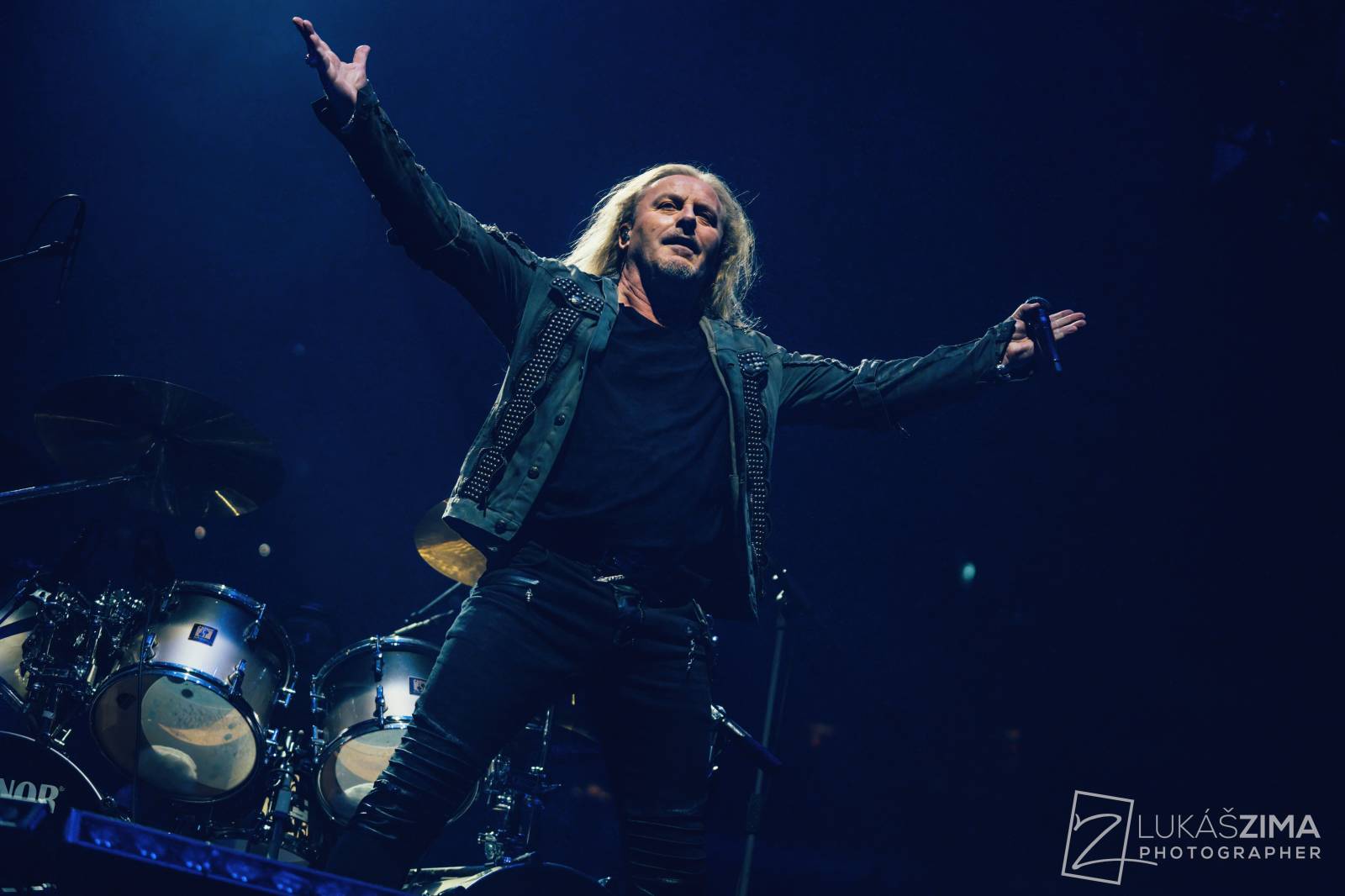 Kabát potvrdil, že stále patří mezi českou rockovou špičku. V Praze s ním zpívala celá O2 arena