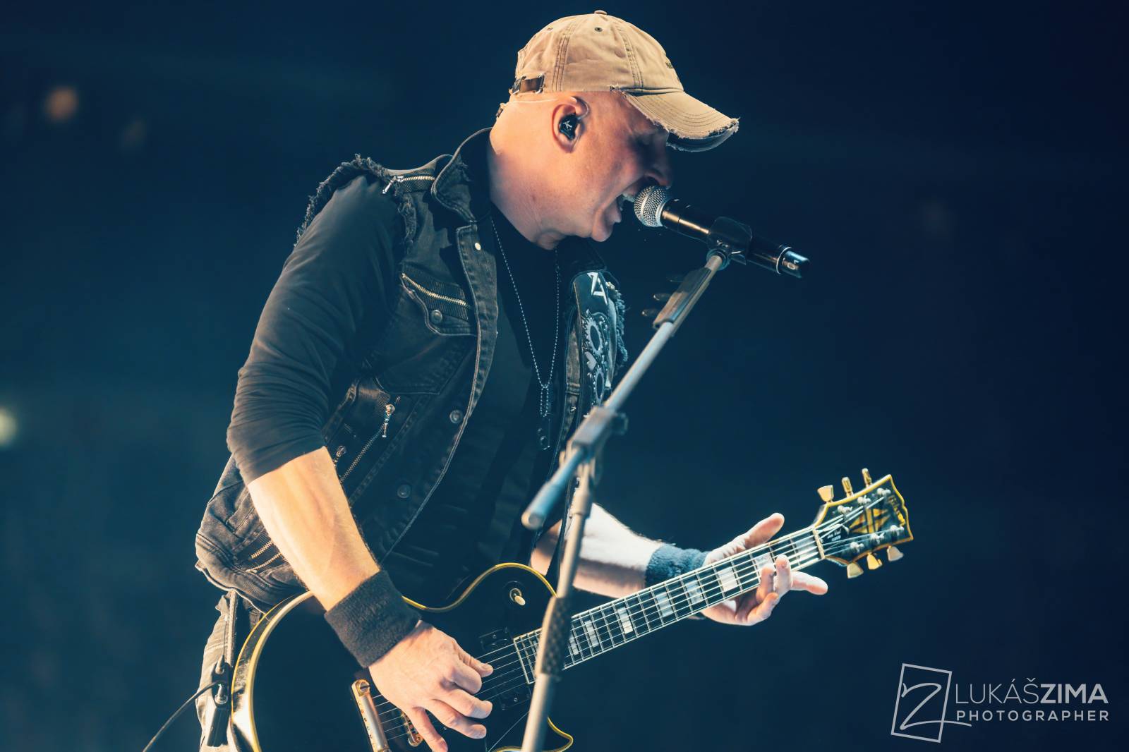 Kabát potvrdil, že stále patří mezi českou rockovou špičku. V Praze s ním zpívala celá O2 arena