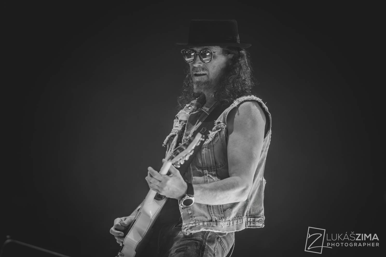 Kabát potvrdil, že stále patří mezi českou rockovou špičku. V Praze s ním zpívala celá O2 arena