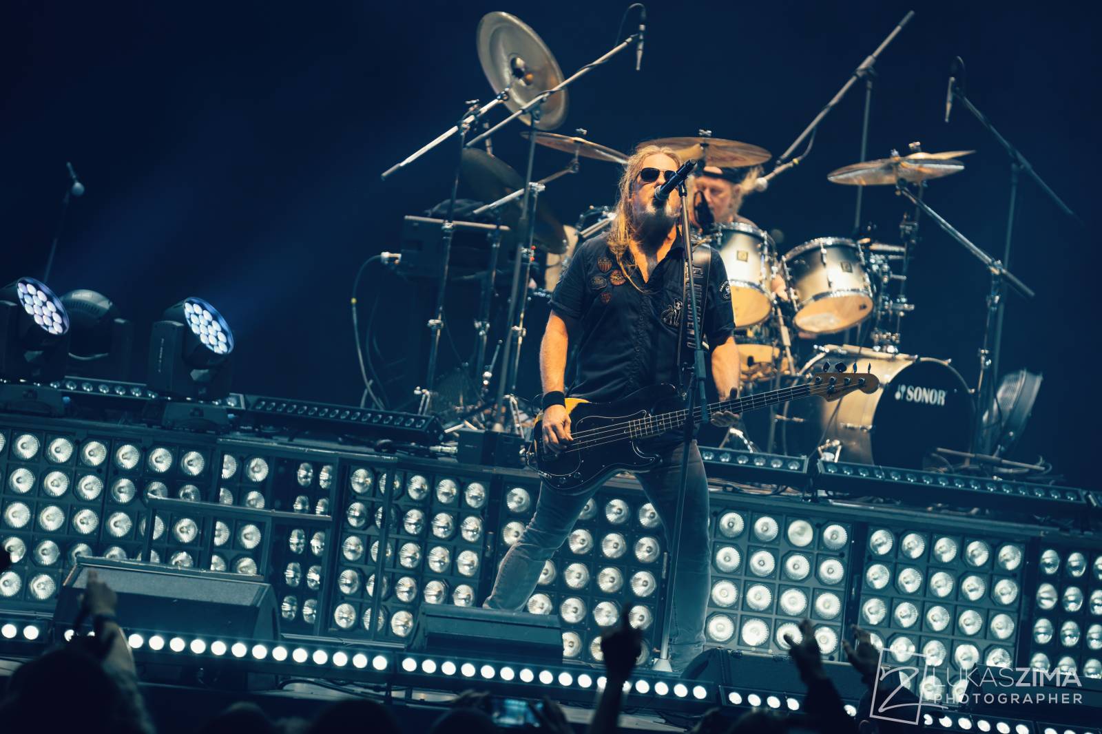 Kabát potvrdil, že stále patří mezi českou rockovou špičku. V Praze s ním zpívala celá O2 arena