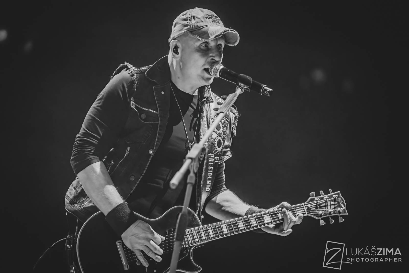 Kabát potvrdil, že stále patří mezi českou rockovou špičku. V Praze s ním zpívala celá O2 arena