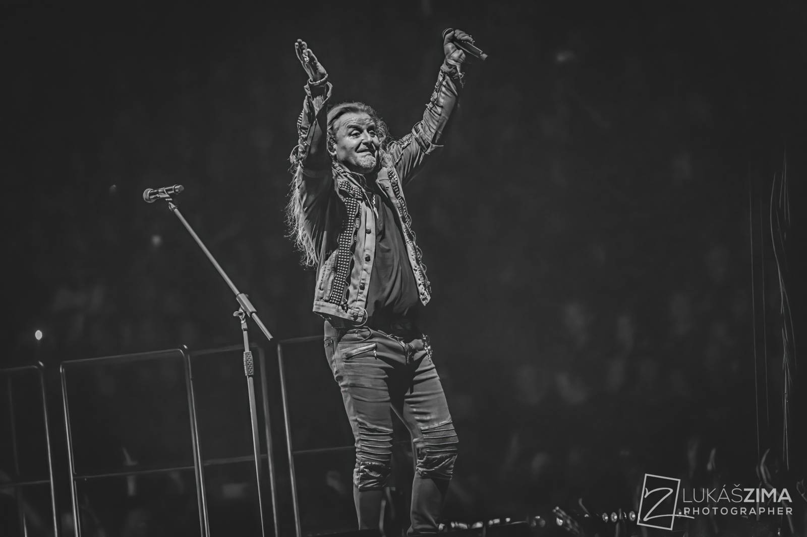 Kabát potvrdil, že stále patří mezi českou rockovou špičku. V Praze s ním zpívala celá O2 arena