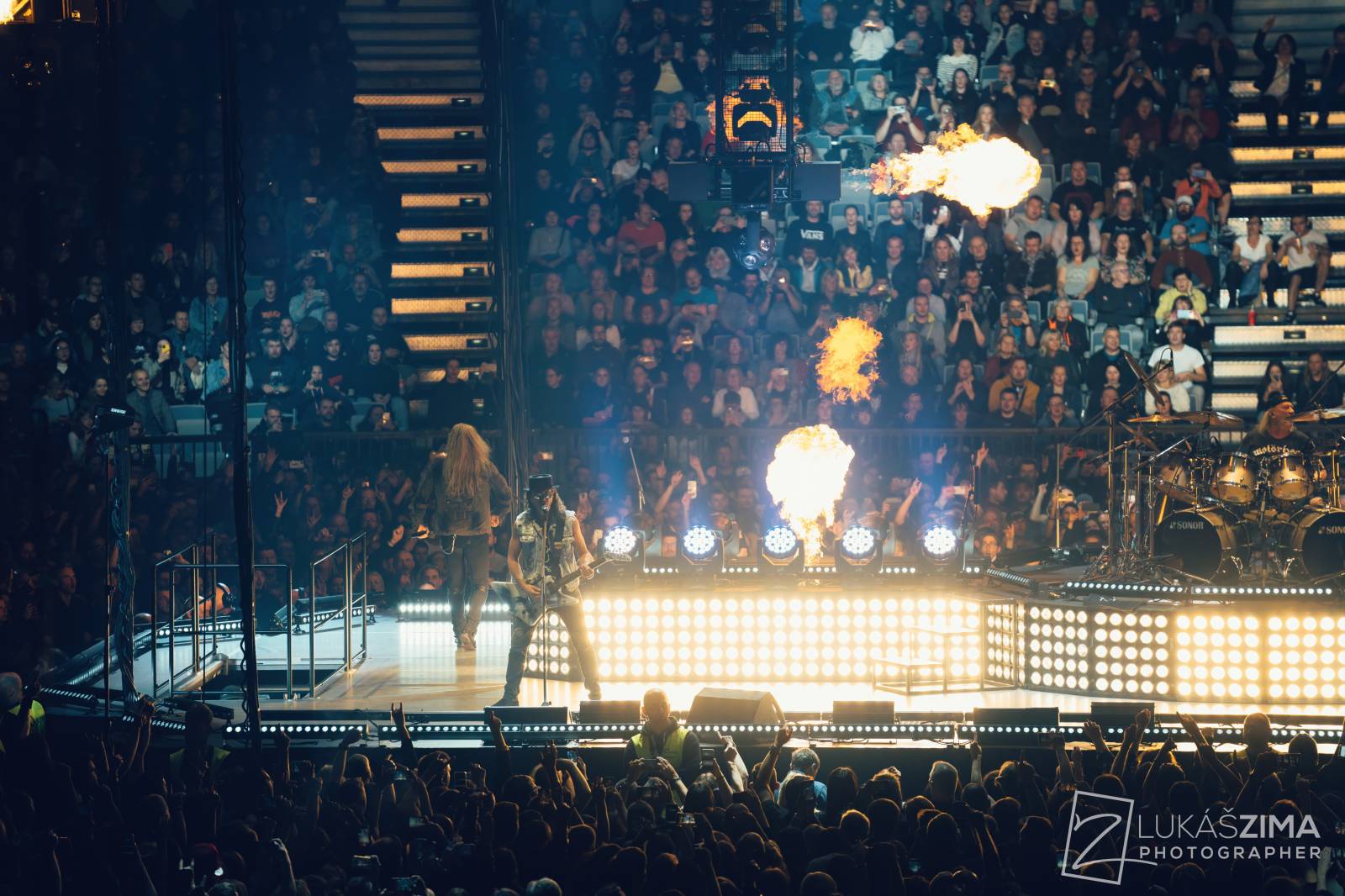 Kabát potvrdil, že stále patří mezi českou rockovou špičku. V Praze s ním zpívala celá O2 arena