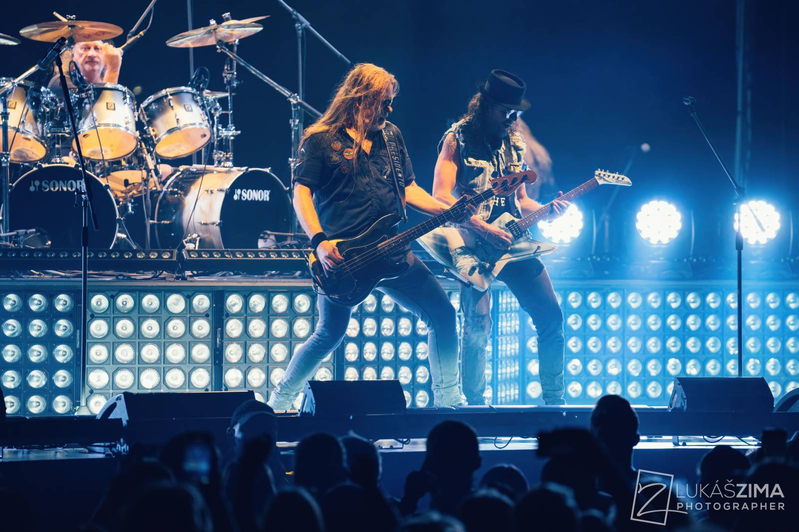 Kabát potvrdil, že stále patří mezi českou rockovou špičku. V Praze s ním zpívala celá O2 arena