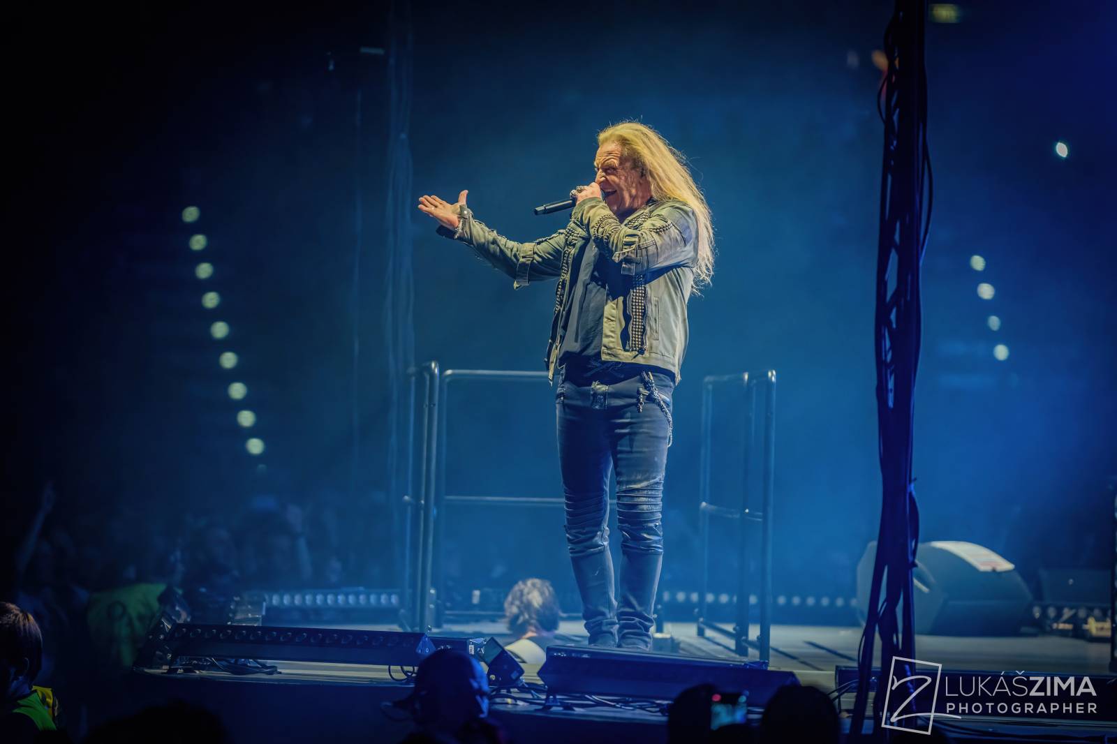 Kabát potvrdil, že stále patří mezi českou rockovou špičku. V Praze s ním zpívala celá O2 arena