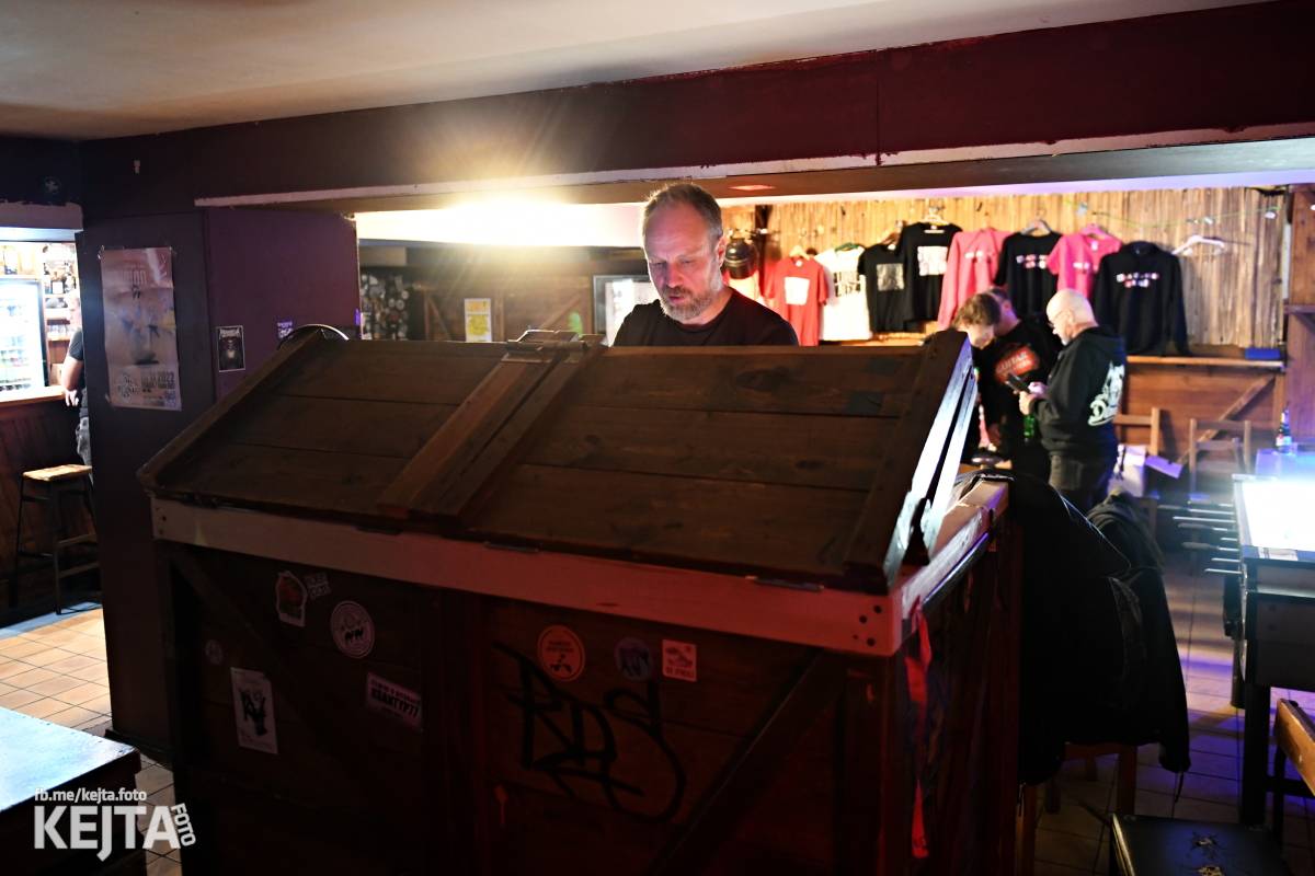 Divoký večer na strahovské Sedmičce patřil Švindlu, Lordu Alexovi a Bratislavským Dievčatám