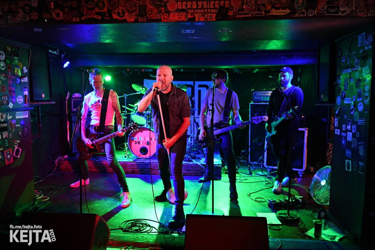 Divoký večer na strahovské Sedmičce patřil Švindlu, Lordu Alexovi a Bratislavským Dievčatám