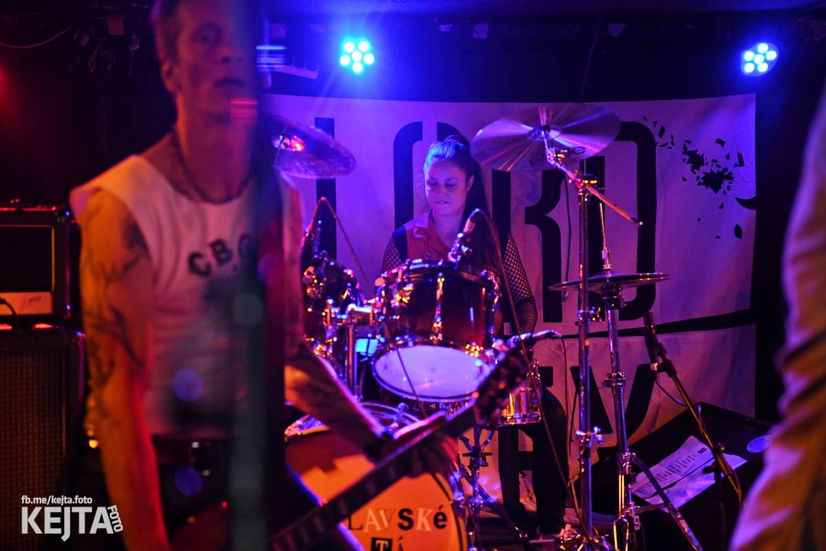 Divoký večer na strahovské Sedmičce patřil Švindlu, Lordu Alexovi a Bratislavským Dievčatám